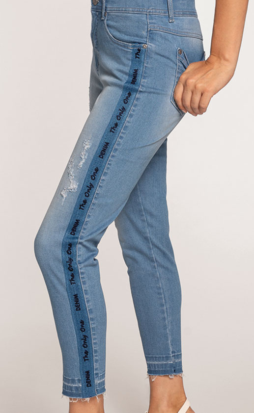 Lady wearing Anna Montana jeans.